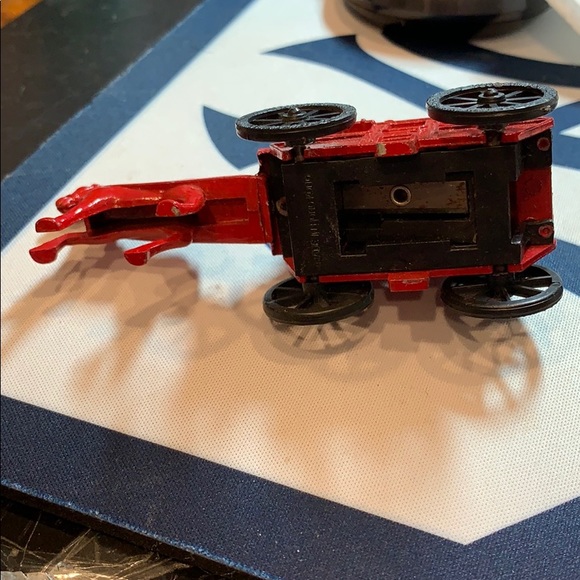 RED STAGECOACH PENCEL SHARPENER NICE DETAILS - Picture 2 of 5